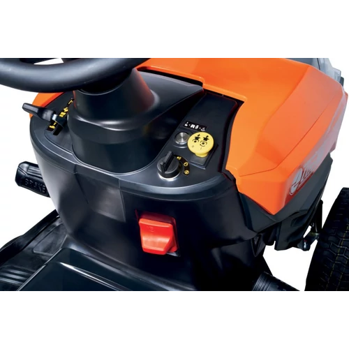 Fűnyírótraktor kidobós Oleomac 109 L/16 K hidro hajtás kép 4